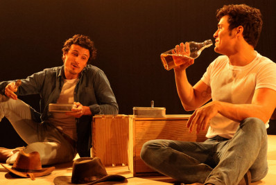 Marcéu Pierrotti e Júlio Oliveira protagonizam versão teatral de 'O Segredo de Brokeback Mountain' 