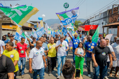 Gelsinho Guerreiro faz caminhada na Vila Emil e ouve demandas de moradores