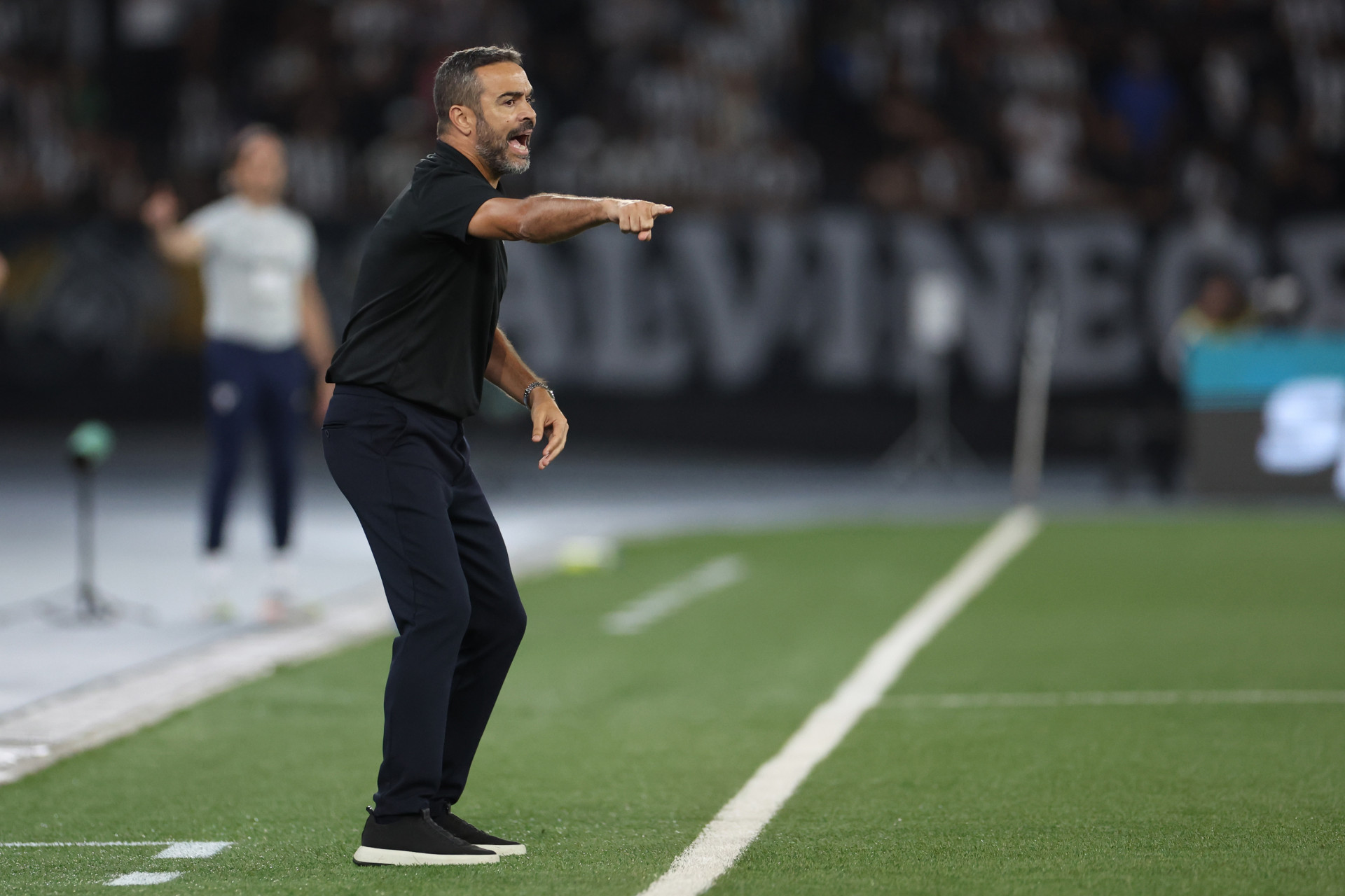 Artur Jorge orienta o time em Botafogo x S&atilde;o Paulo - Vitor Silva/Botafogo