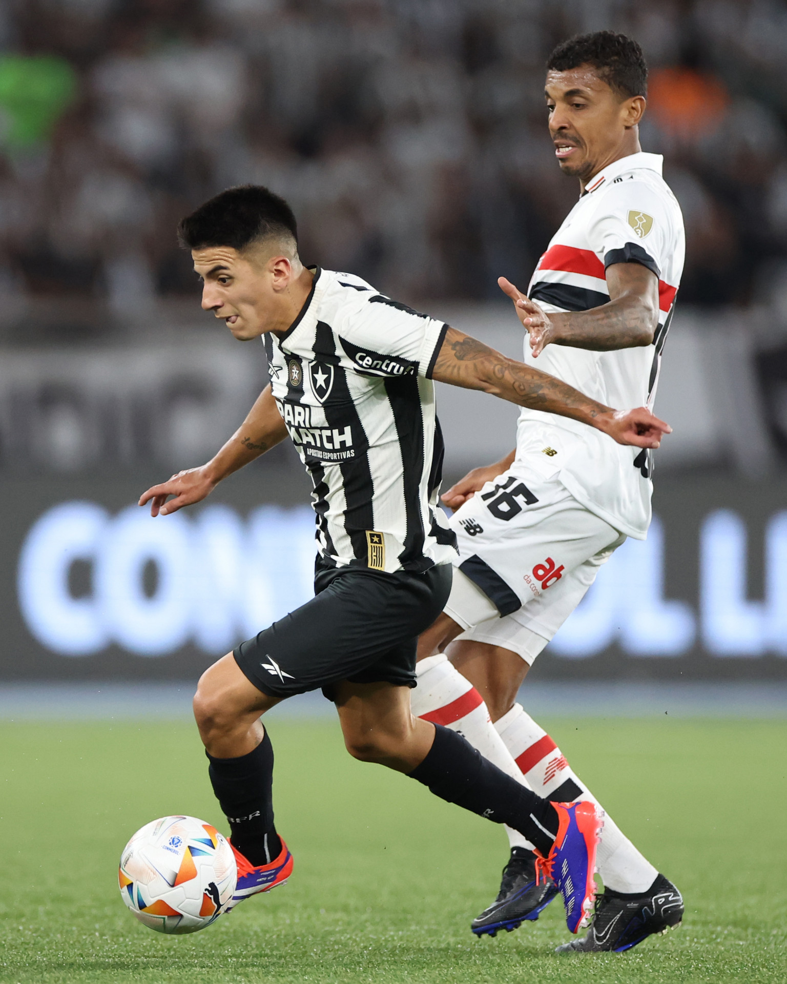 Thiago Almada, do Botafogo, em a&ccedil;&atilde;o contra o S&atilde;o Paulo - Vitor Silva/Botafogo