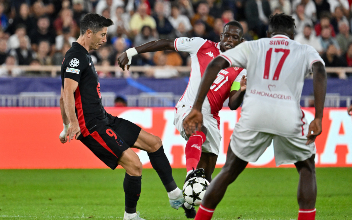 Lewandowski não conseguiu evitar a derrota do Barcelona para o Monaco na Liga dos Campeões - Miguel Medina / AFP