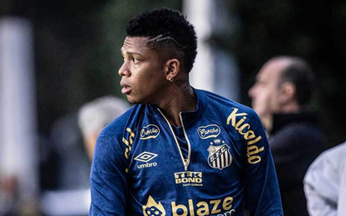 Abaixo fisicamente, Billy Arce ainda não engrenou com a camisa do Santos