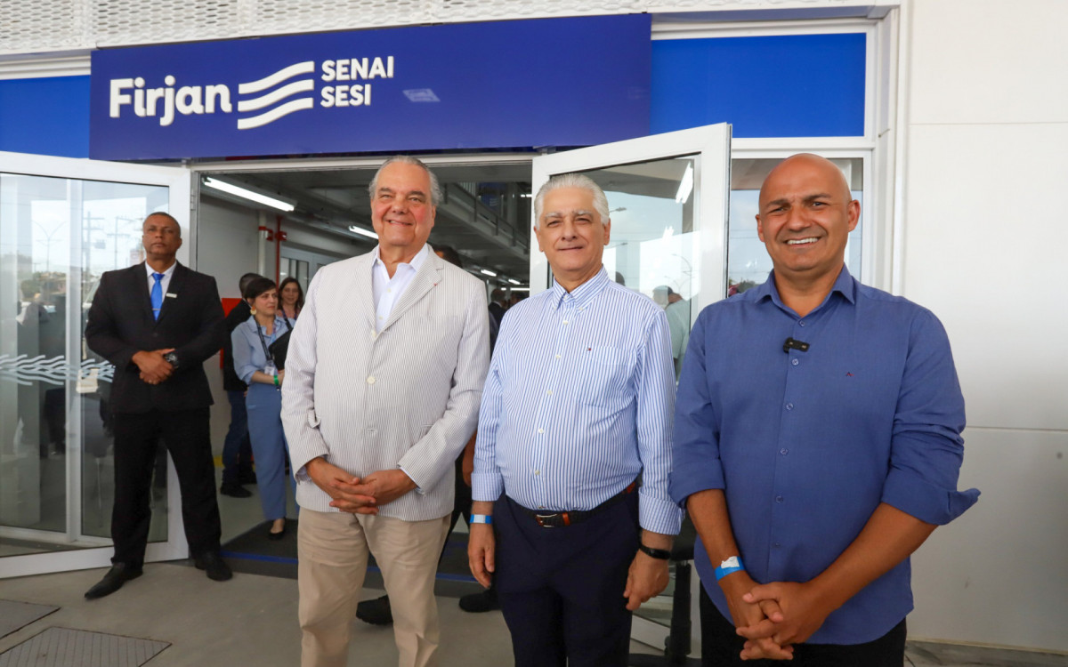 Autoridades locais na nauguração da Firjan  