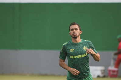 Lima reconhece jogo ruim do Fluminense diante do Atlético-MG: 'Deixamos a desejar'