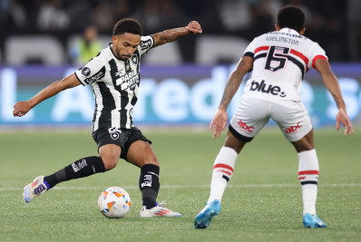 Vitinho mostra credenciais e se destaca no empate do Botafogo com o São Paulo