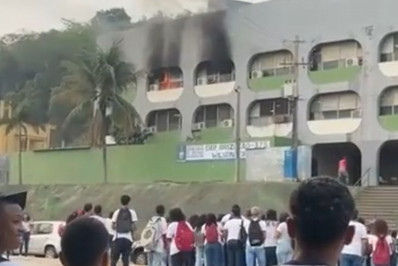 Incêndio atinge Ciep em Belford Roxo