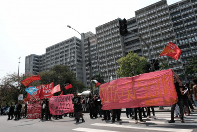 Alunos mantêm ocupação da Uerj e realizam protesto após fim do prazo judicial