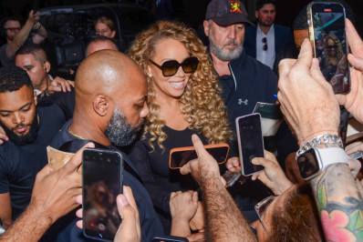 Mariah Carey esbanja simpatia ao atender fãs em São Paulo