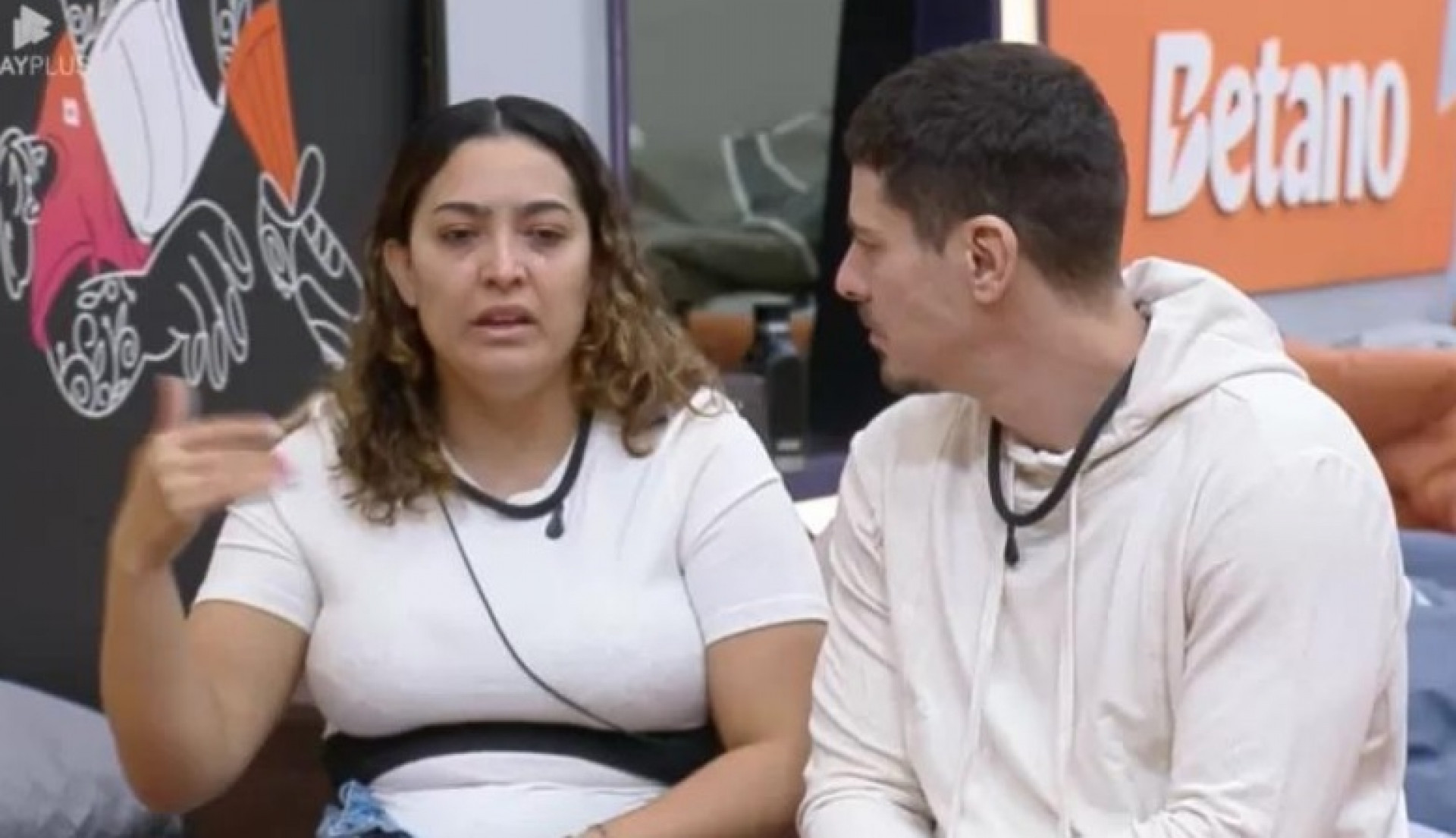 Camila Moura chora ao falar de Lucas Buda - Reprodução de vídeo / Record 