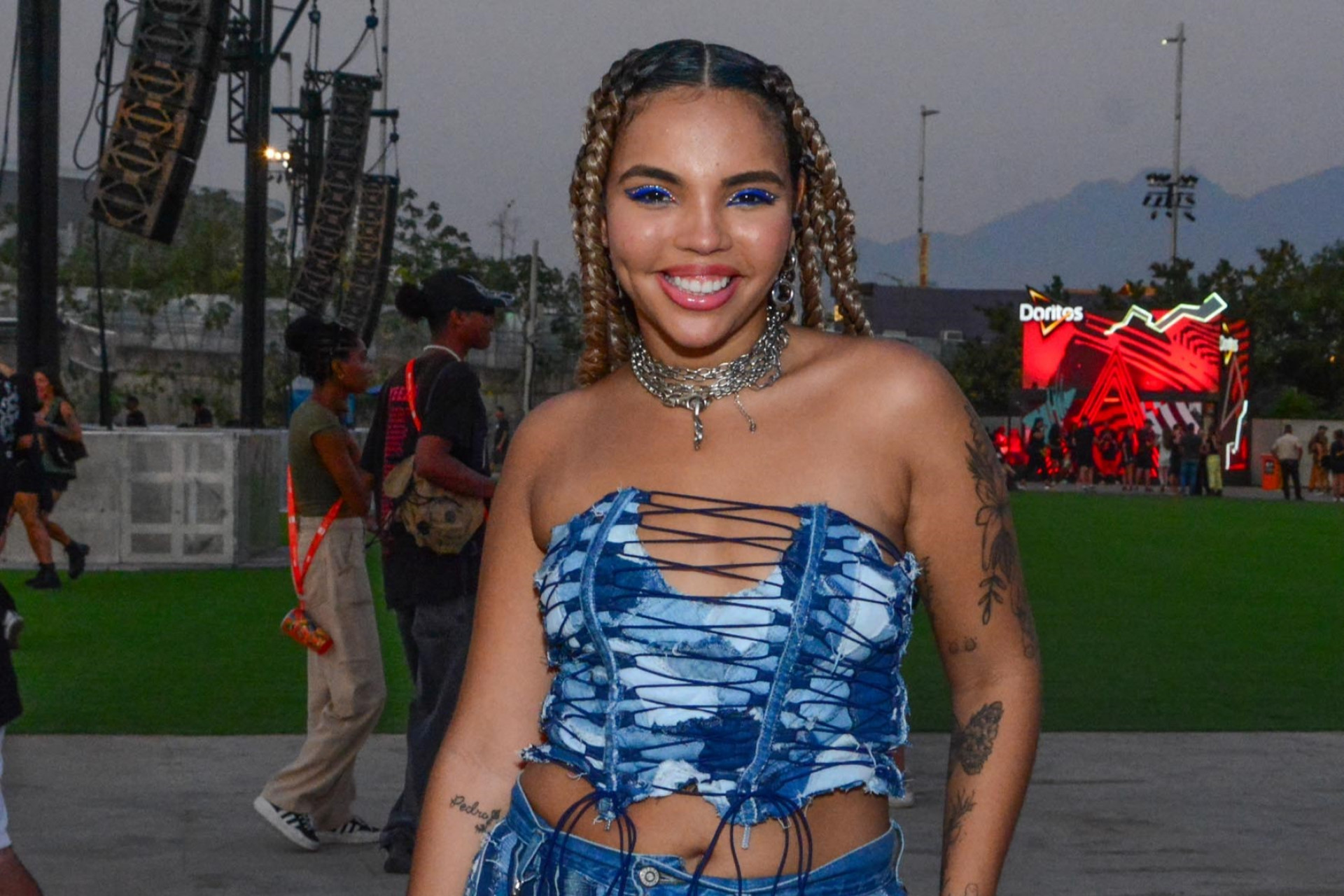 Pitel apostou em delineado colorido para curtir o Rock in Rio - Webert Belicio/ AgNews