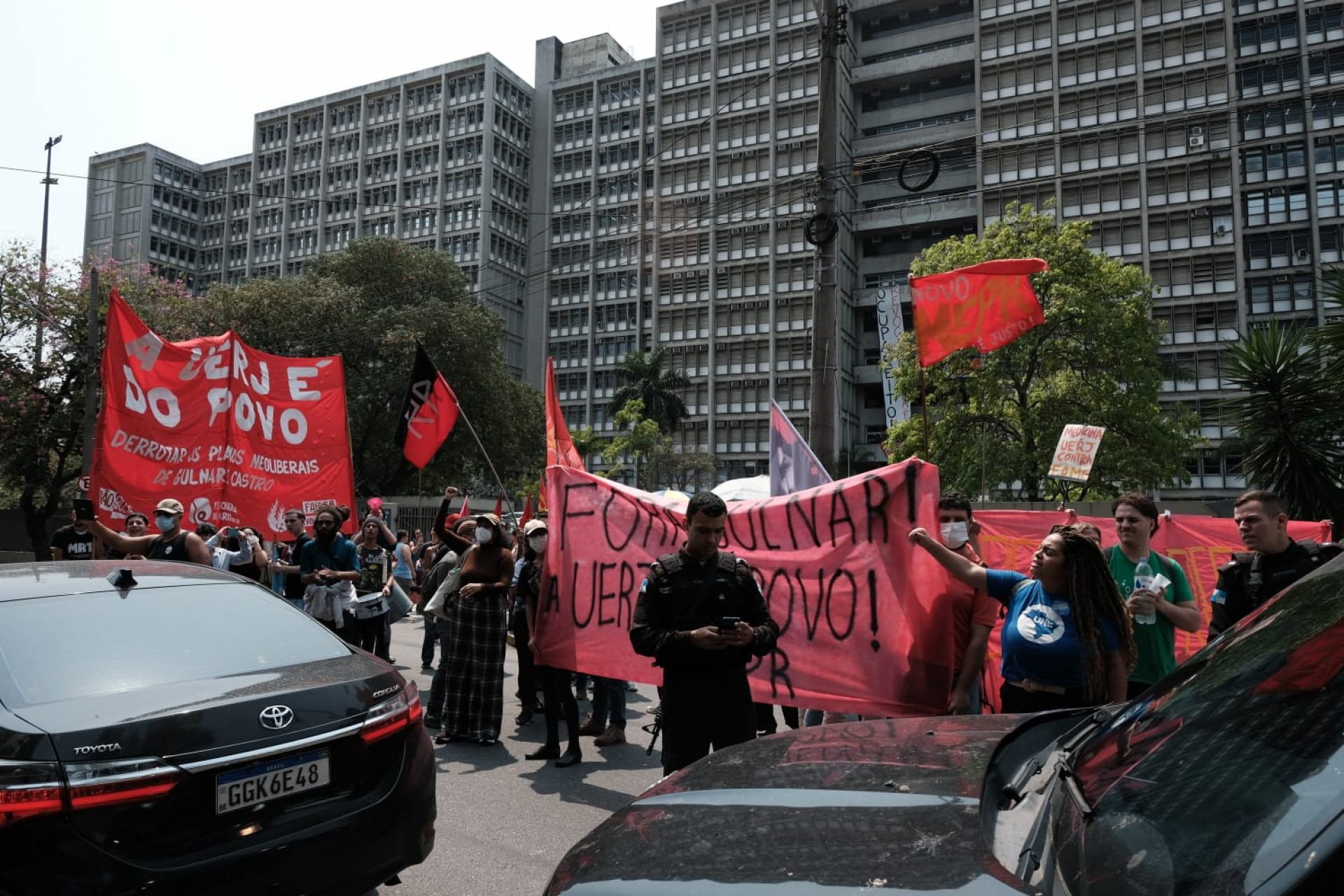 Alunos afirmam que permanecerão ocupando a instituição - Pedro Teixeira / Agência O Dia