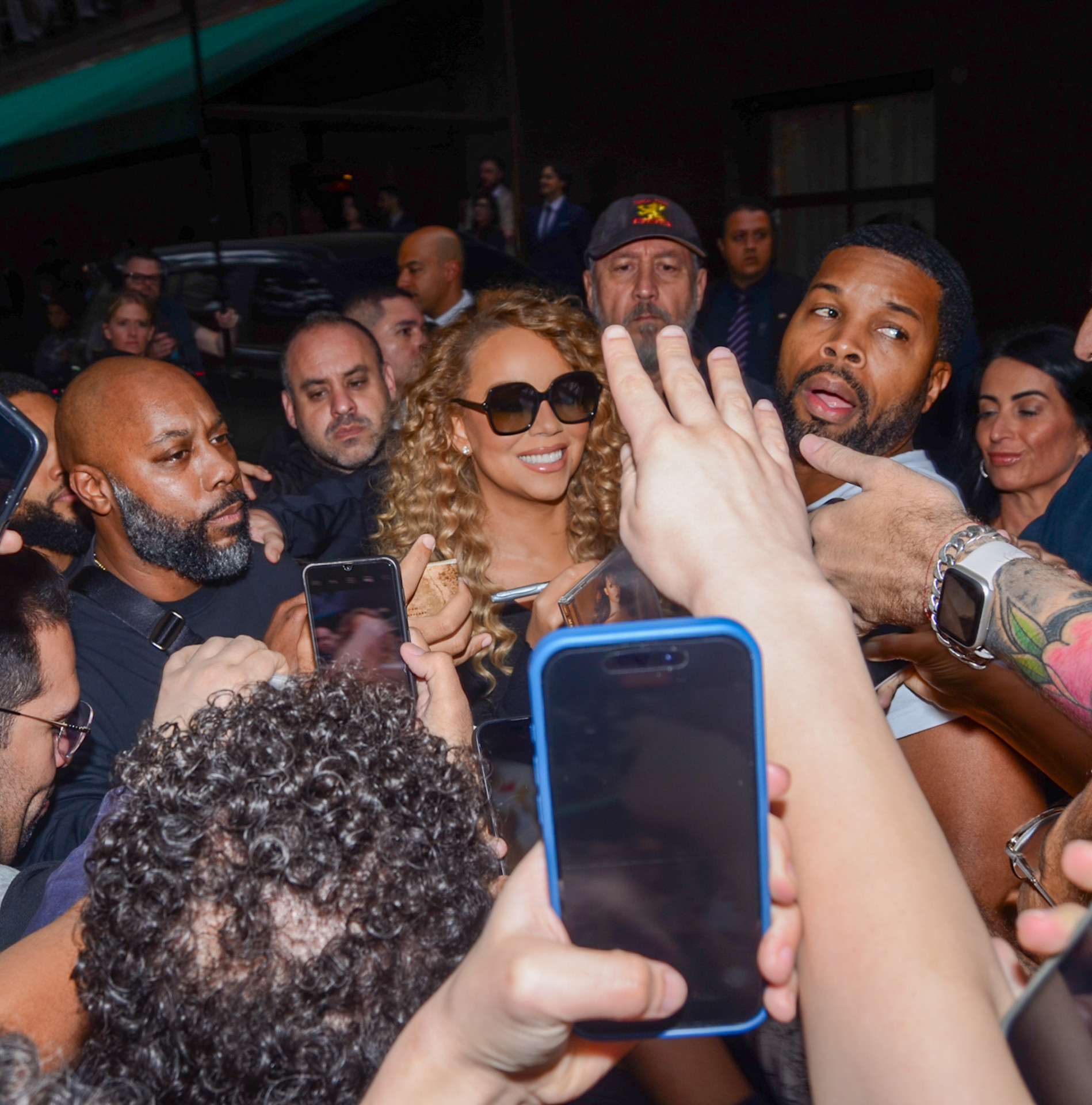 Mariah Carey esbanja simpatia ao atender fãs em São Paulo
 - Araújo / Agnews