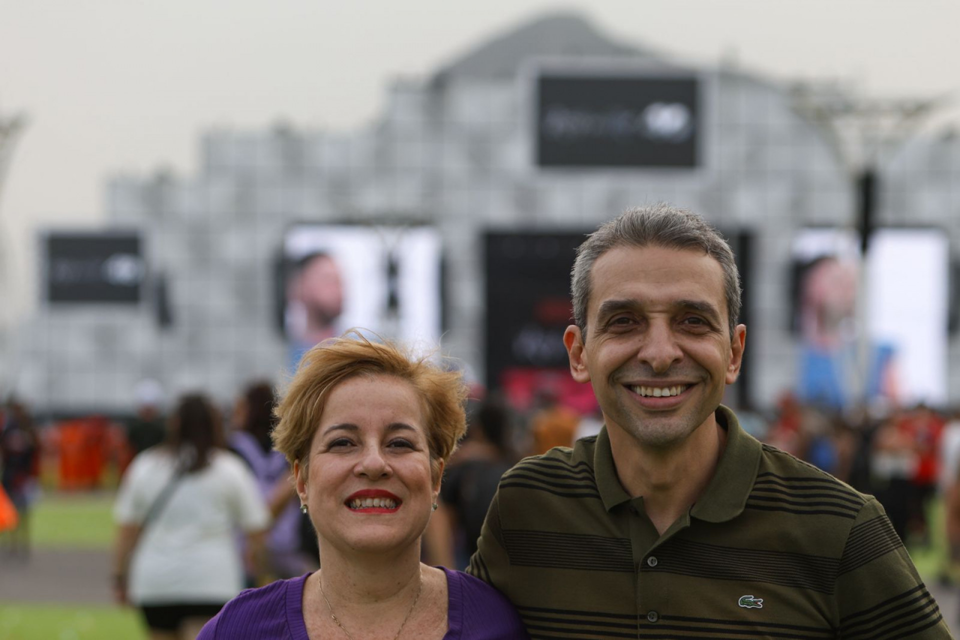 O casal Adriana Carvalho e Marcelo Marins destacou que faria um dia nostálgico no Rock in Rio - Renan Areias / Agência O Dia