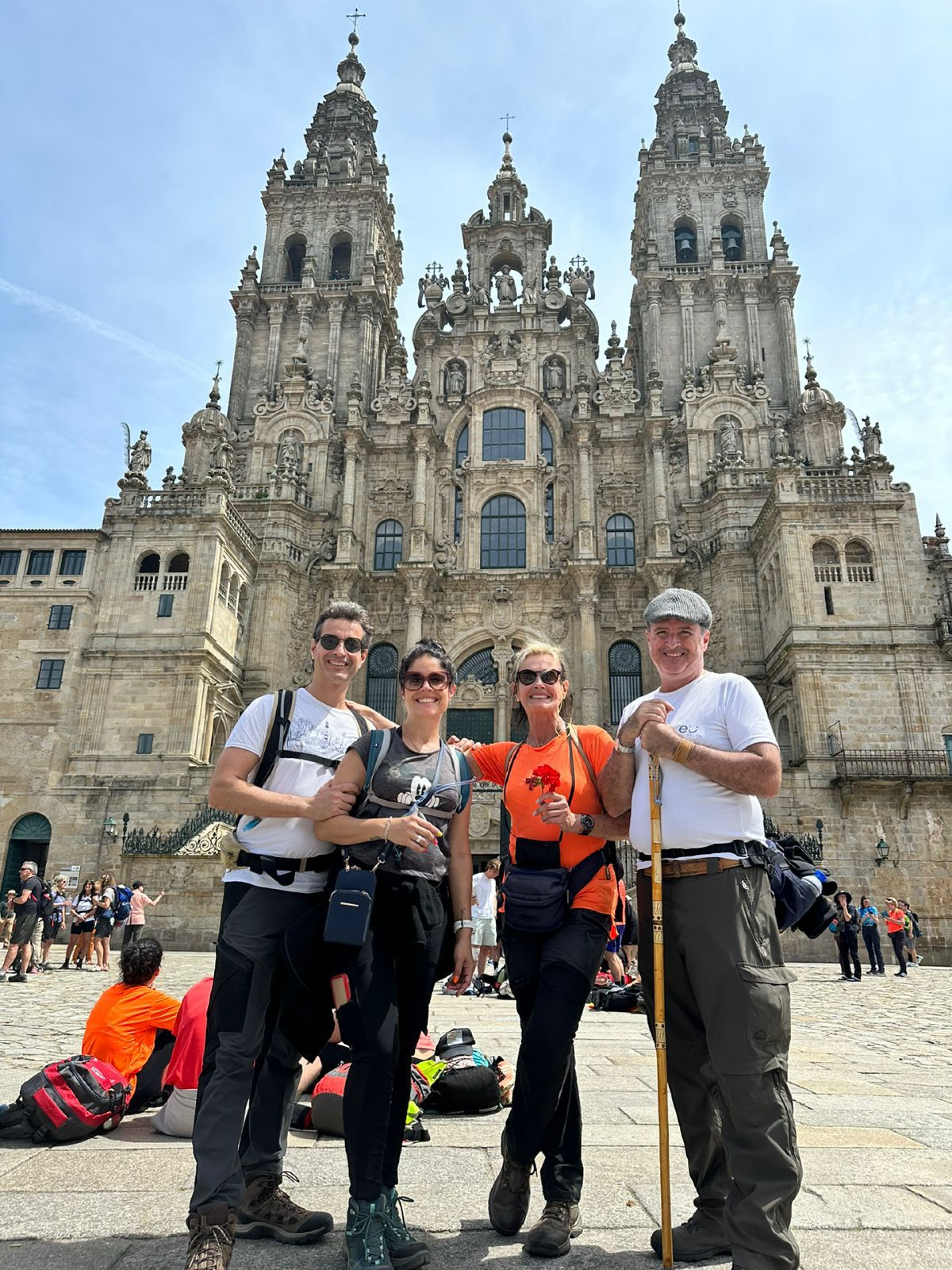 Maria Alice Medina e os tr&ecirc;s filhos no Caminho de Santiago