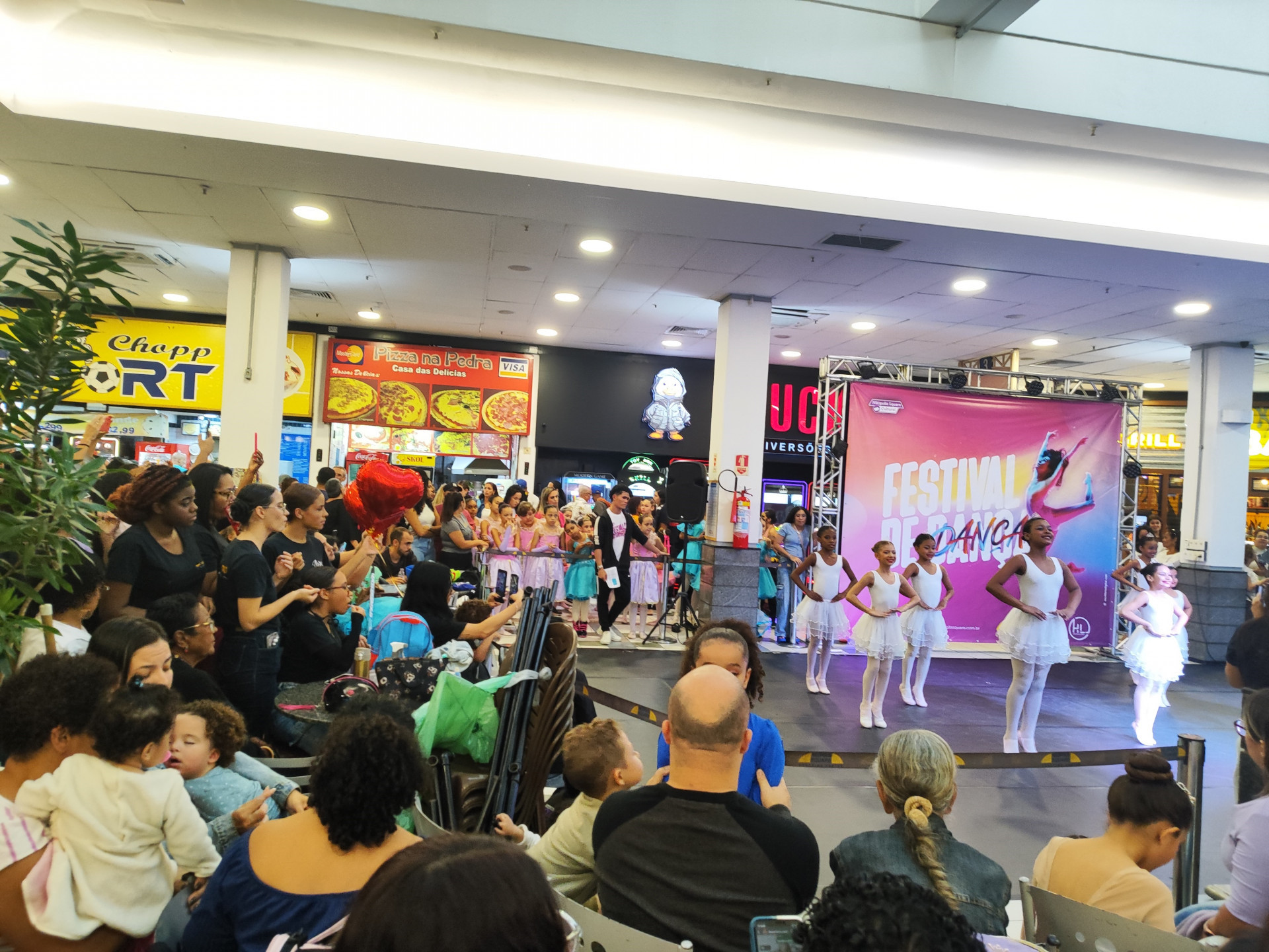 O público sempre marca muita presença nas apresentação de Ballet e Jazz - Divulgação