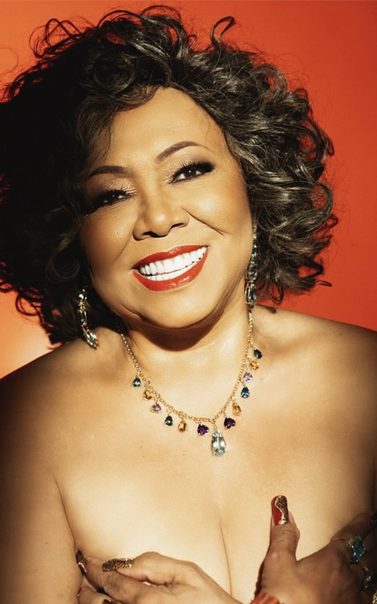 Alcione impressiona ao fazer topless em nova foto - Reprodução / Instagram 