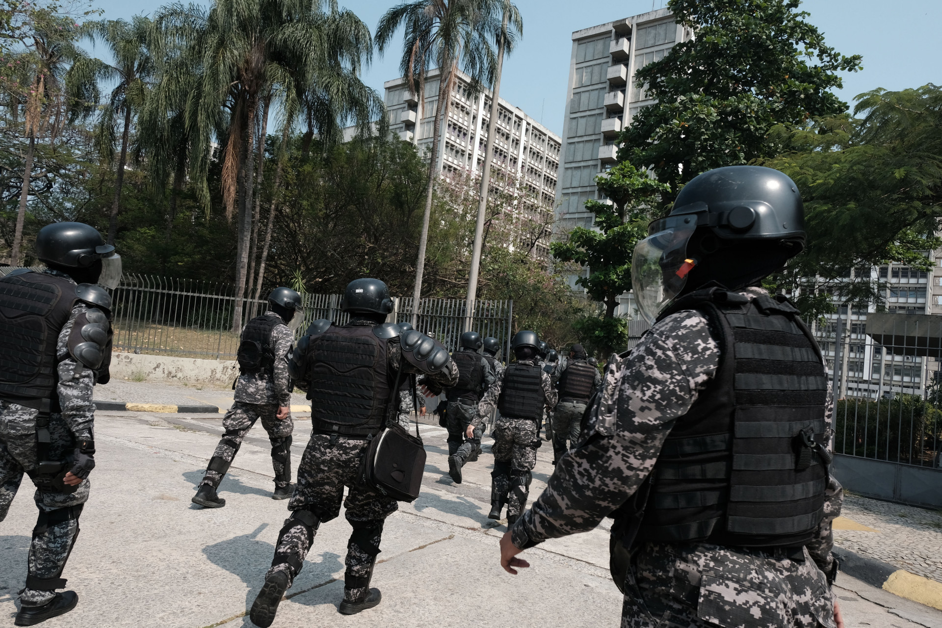Batalhão de Choque retirou estudantes que ocupavam a Uerj nesta sexta-feira (20) - Pedro Ivo/Agência O Dia