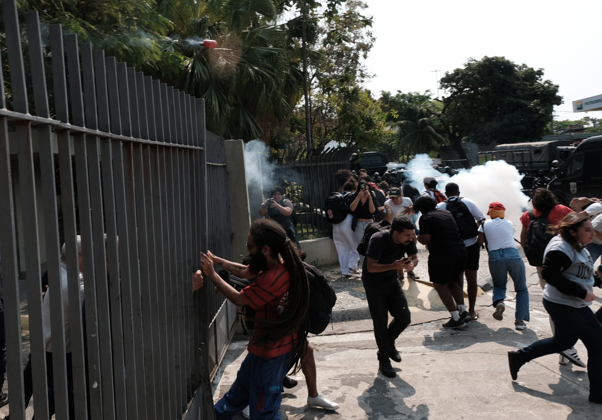 Batalhão de Choque retirou estudantes que ocupavam a Uerj nesta sexta-feira (20) - Pedro Ivo/Agência O Dia