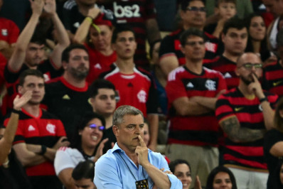 Técnico do Peñarol avalia torcida do Flamengo no Maracanã: 'Estádio mudo'