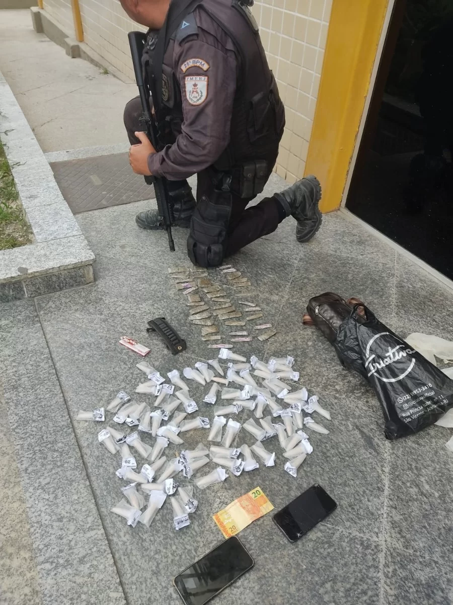 Adolescente é detido por fato análogo ao tráfico de drogas no distrito de São Vicente