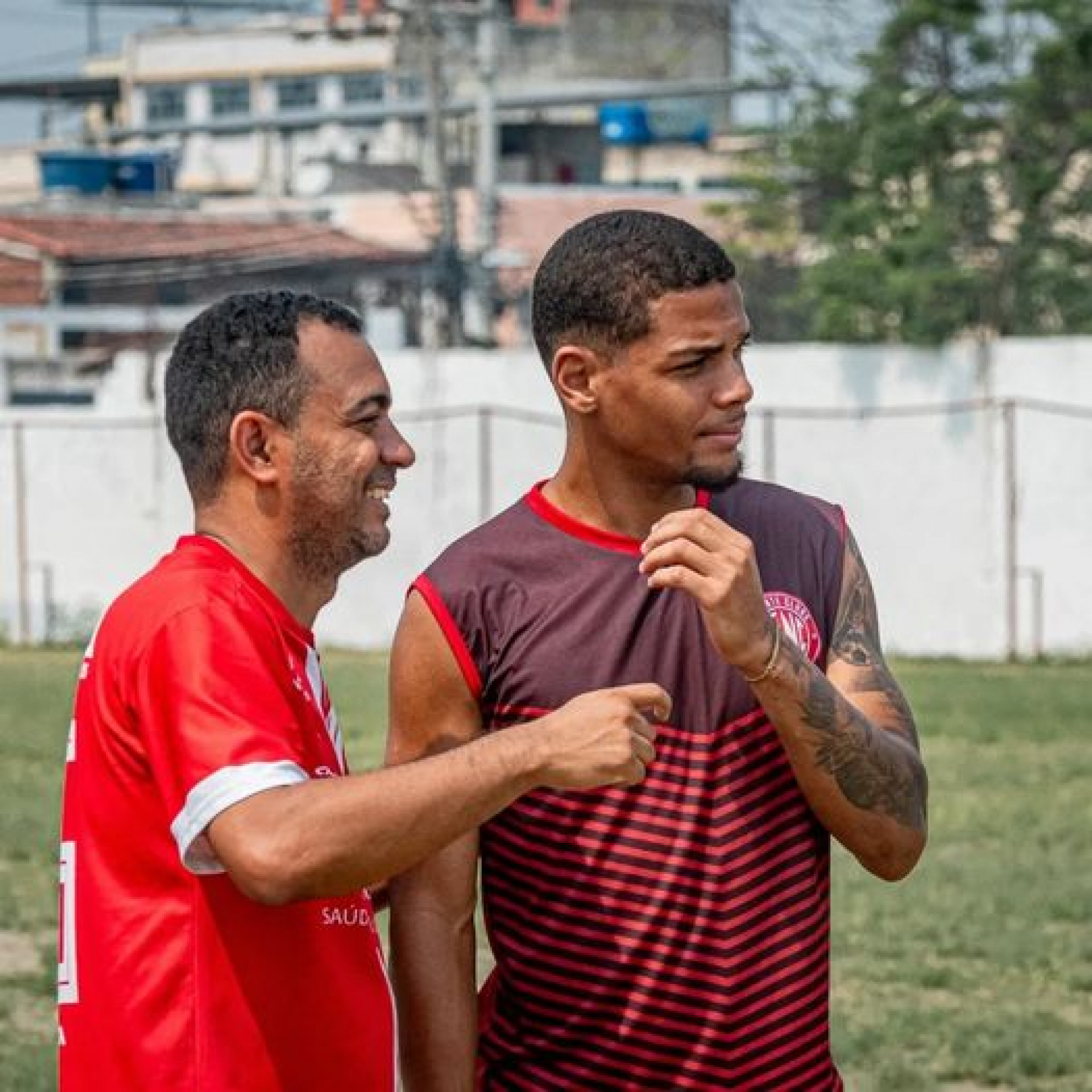 O Nova Cidade será comandado pelo treinador Maicon Pinheiro (camisa vermelha) na busca pelo acesso à Série A2 do Campeonato Carioca - Divulgação / EC Nova Cidade