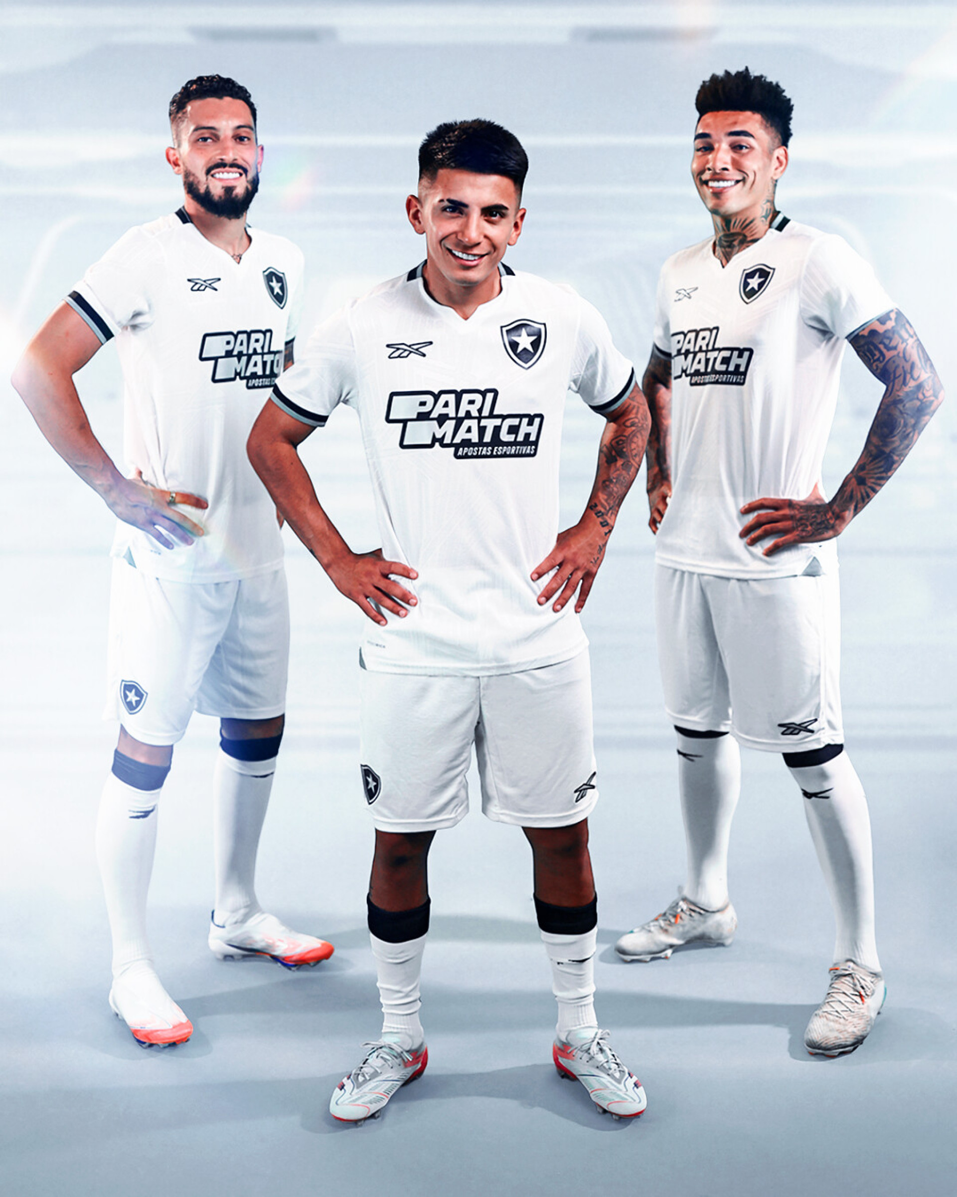 Alex Telles, Almada e Igor Jesus foram modelos da nova camisa do Botafogo - Divulgação/Botafogo