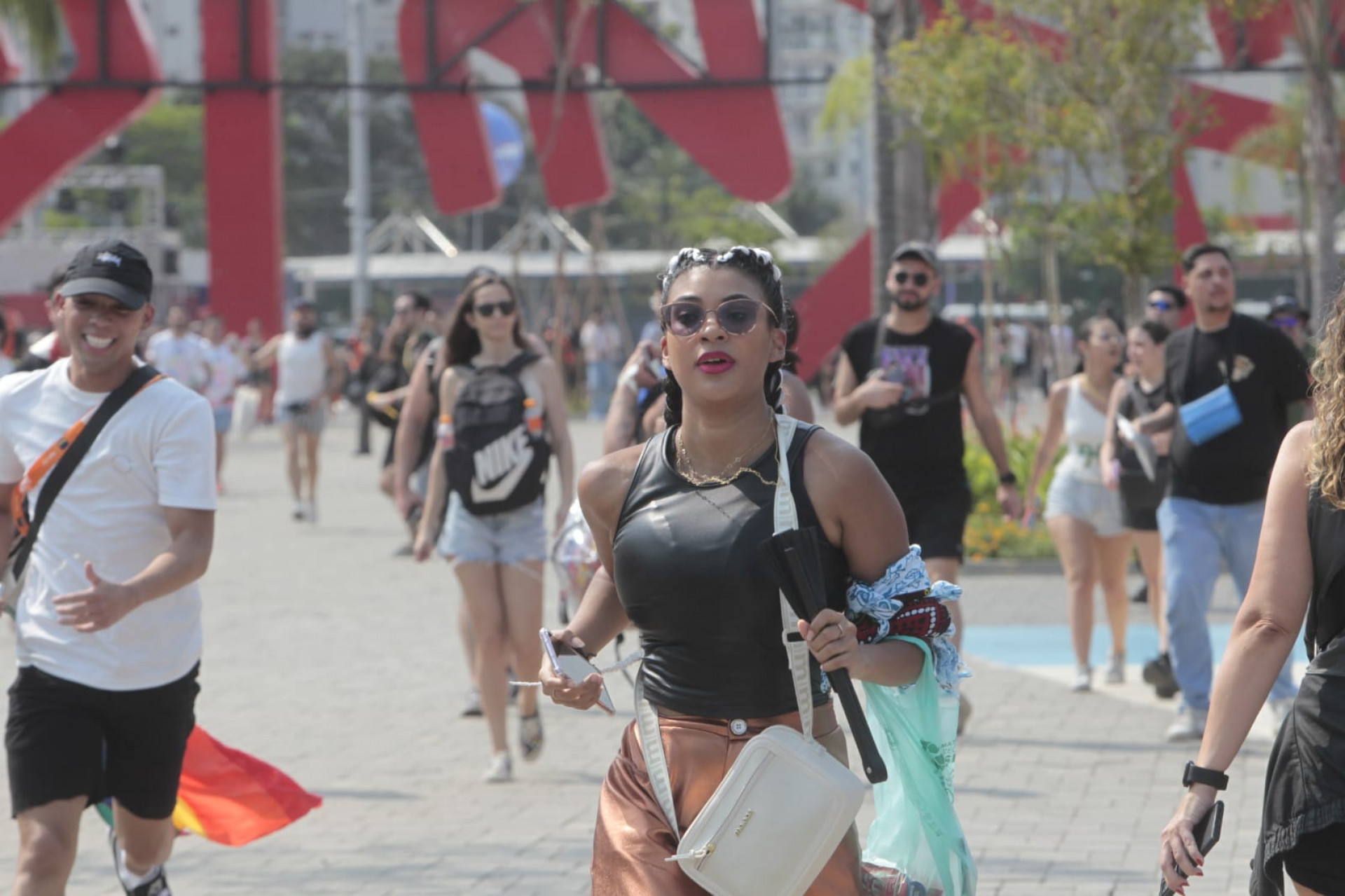 Fãs capricham nos looks e correm na abertura dos portões do quinto dia de Rock in Rio - Reginaldo Pimenta / Agência O Dia