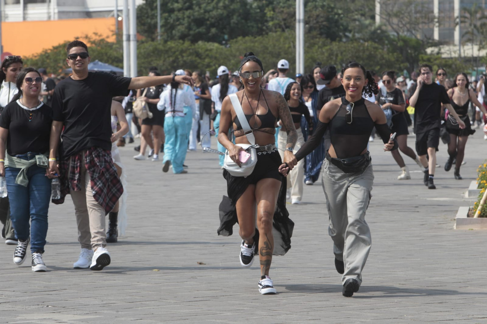 Fãs capricham nos looks e correm na abertura dos portões do quinto dia de Rock in Rio - Reginaldo Pimenta / Agência O Dia