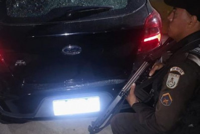 PM prende suspeito e recupera carro roubado, após troca de tiros na Via Light em Nilópolis