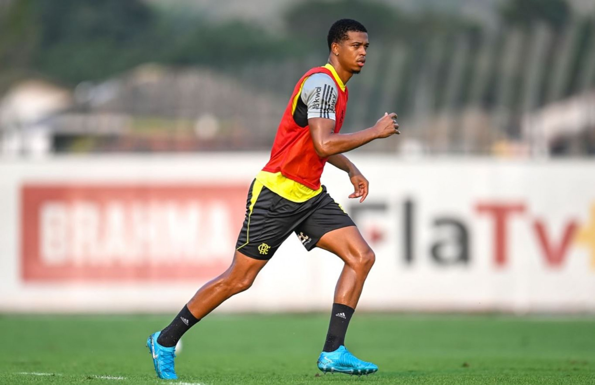 Atacante Carlinhos em treino do Flamengo no Ninho do Urubu - Divulgação / Flamengo