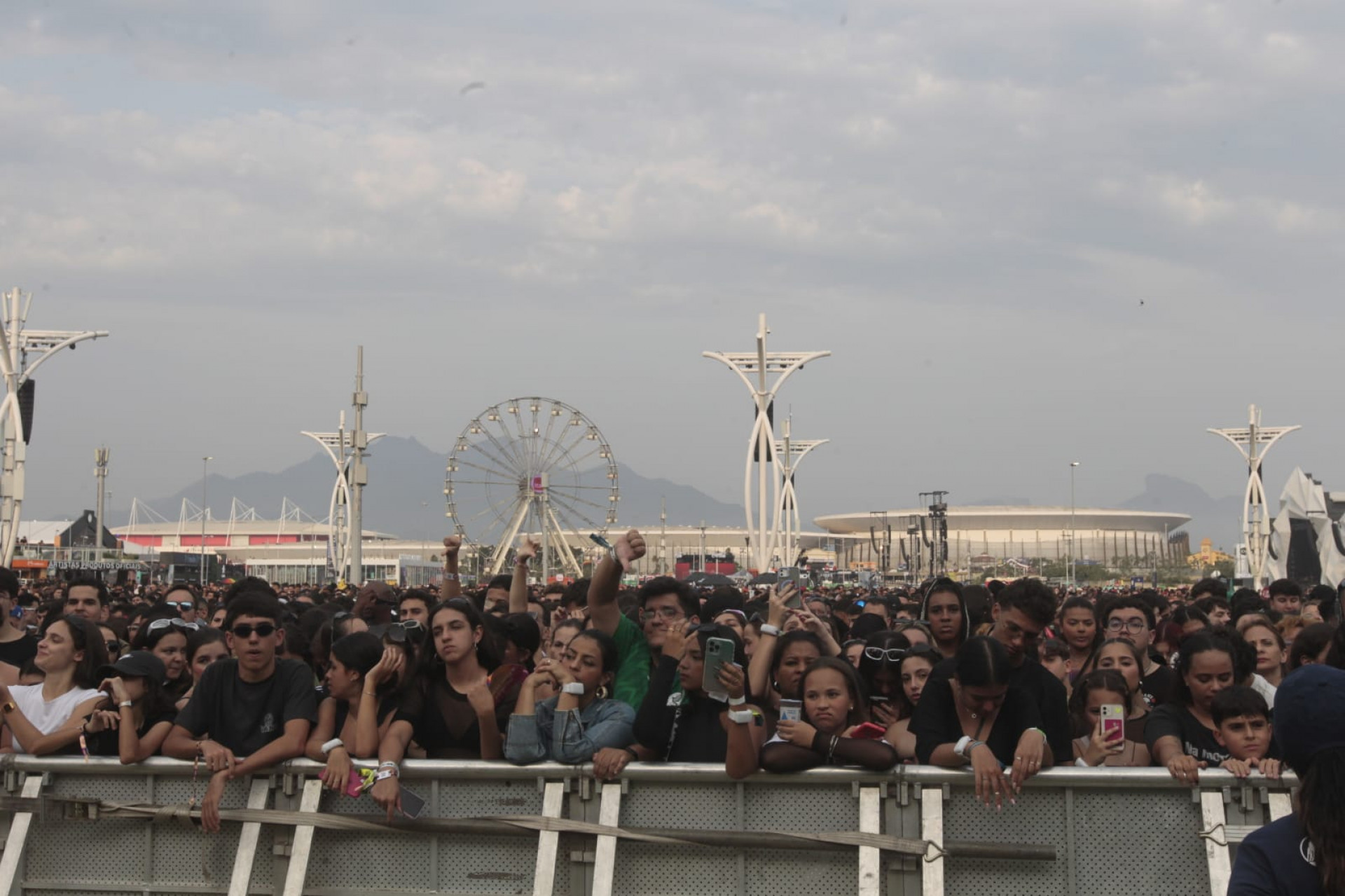 Atraso do primeiro show no palco Mundo do Rock in Rio gera insatisfação do público  - Reginaldo Pimento / Agência O Dia 