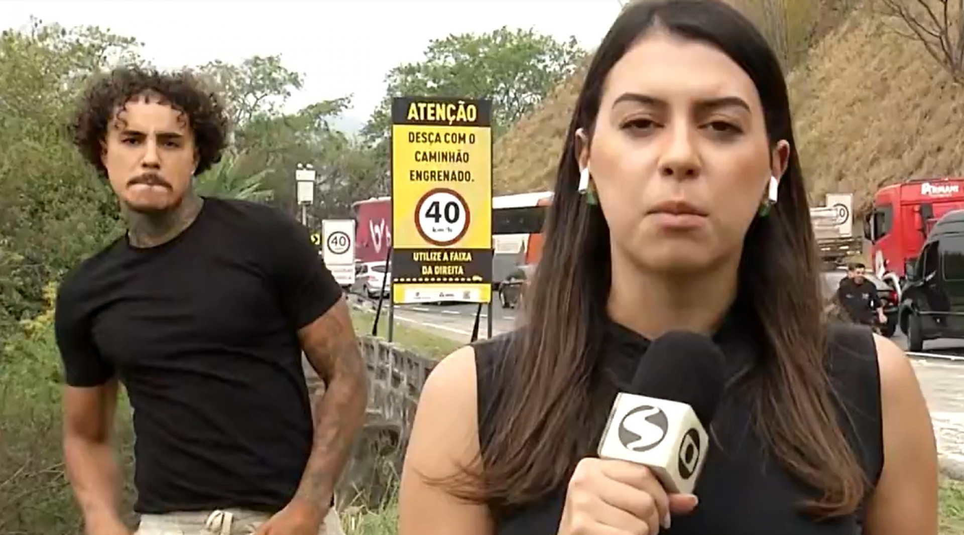 MC Livinho invade link ao vivo da TV Globo e faz dancinha - Reprodu&ccedil;&atilde;o de v&iacute;deo / TV Globo