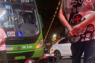 Adolescente morre após bater moto em um ônibus em Duque de Caxias
