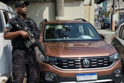 PM prende suspeito com carro adulterado em Belford Roxo