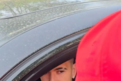 Torcedores do Flamengo vão ao CT do Ninho para falar com jogadores