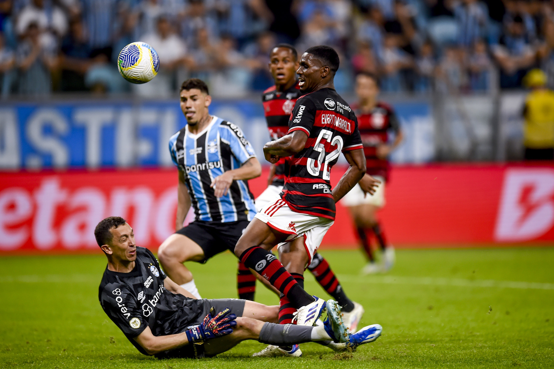 Evertton Ara&uacute;jo foi um dos destaques do Flamengo contra o Gr&ecirc;mio - Marcelo Cortes / Flamengo