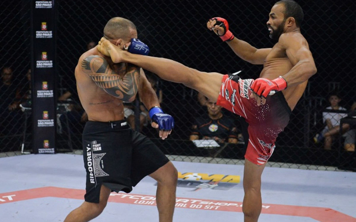 Elismar Carrasco (à direita) teve grande atuação na segunda luta mais importante do evento 