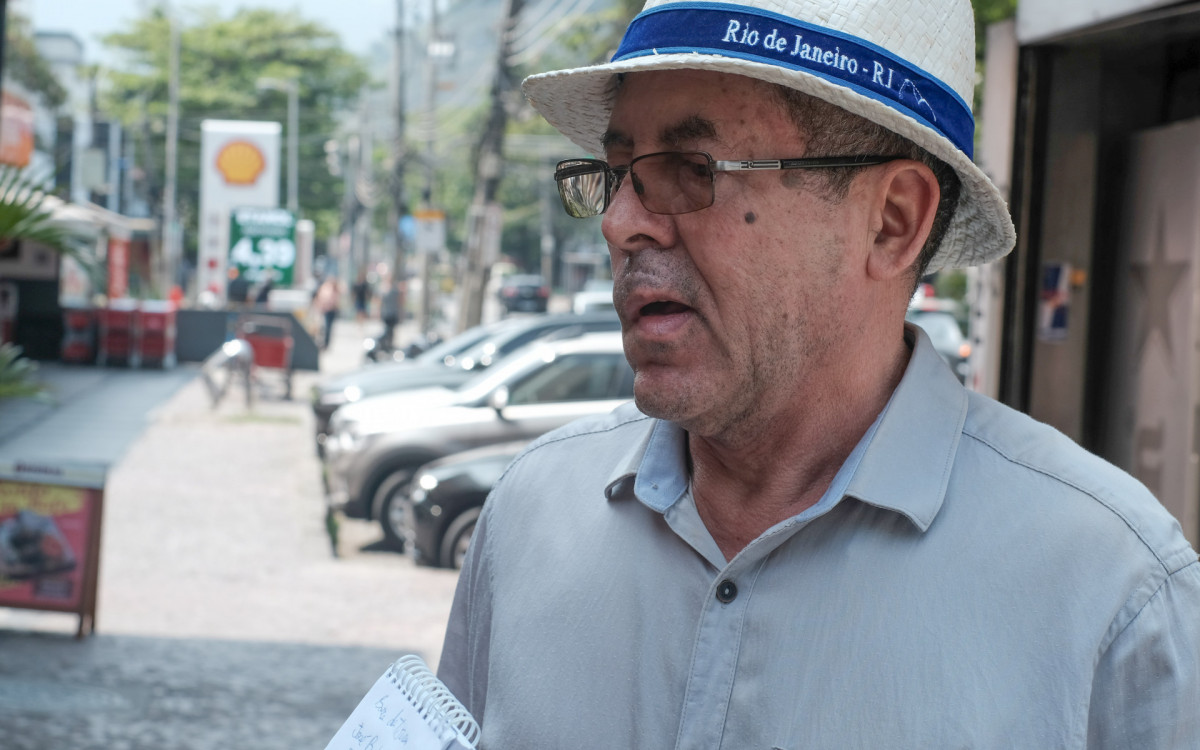 Morador da Barra, Jos&eacute; Barbosa, 71, n&atilde;o precisa mais votar, mas faz quest&atilde;o de exercer o voto - Pedro Ivo/Ag&ecirc;ncia O Dia     