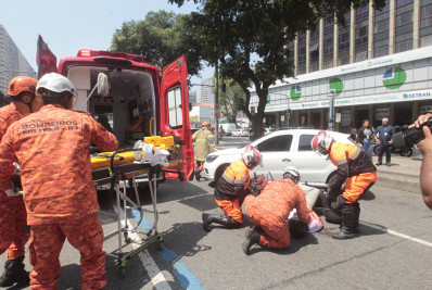 Detran.RJ e bombeiros fazem simulação de acidente com socorro no Centro do Rio