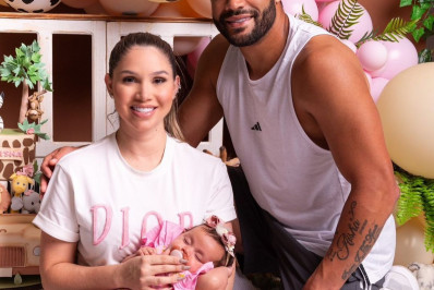 Jogador Hulk celebra três meses da filha, Aisha: 'Neném doce e sorridente'