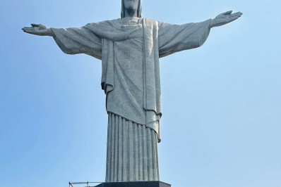 Key Alves ganha aliança de Bruno Rosa no Cristo Redentor