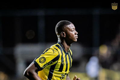 Ex-Botafogo celebra gols pelo Peñarol e espera enfrentar o Flamengo