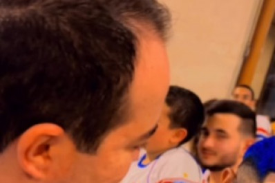 Torcedor do Fortaleza tatua assinatura do CEO do clube na testa; assista