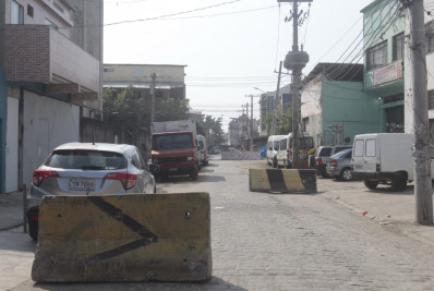 PM instala blocos de concreto nos acessos ao Complexo do Alemão