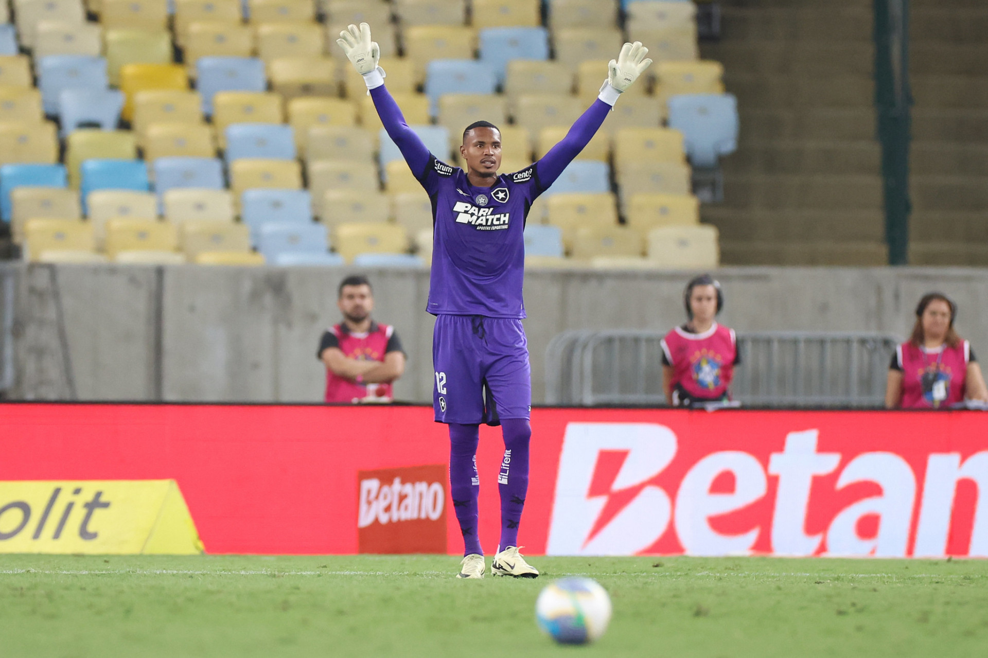 John em a&ccedil;&atilde;o durante jogo do Botafogo - V&iacute;tor Silva/Botafogo