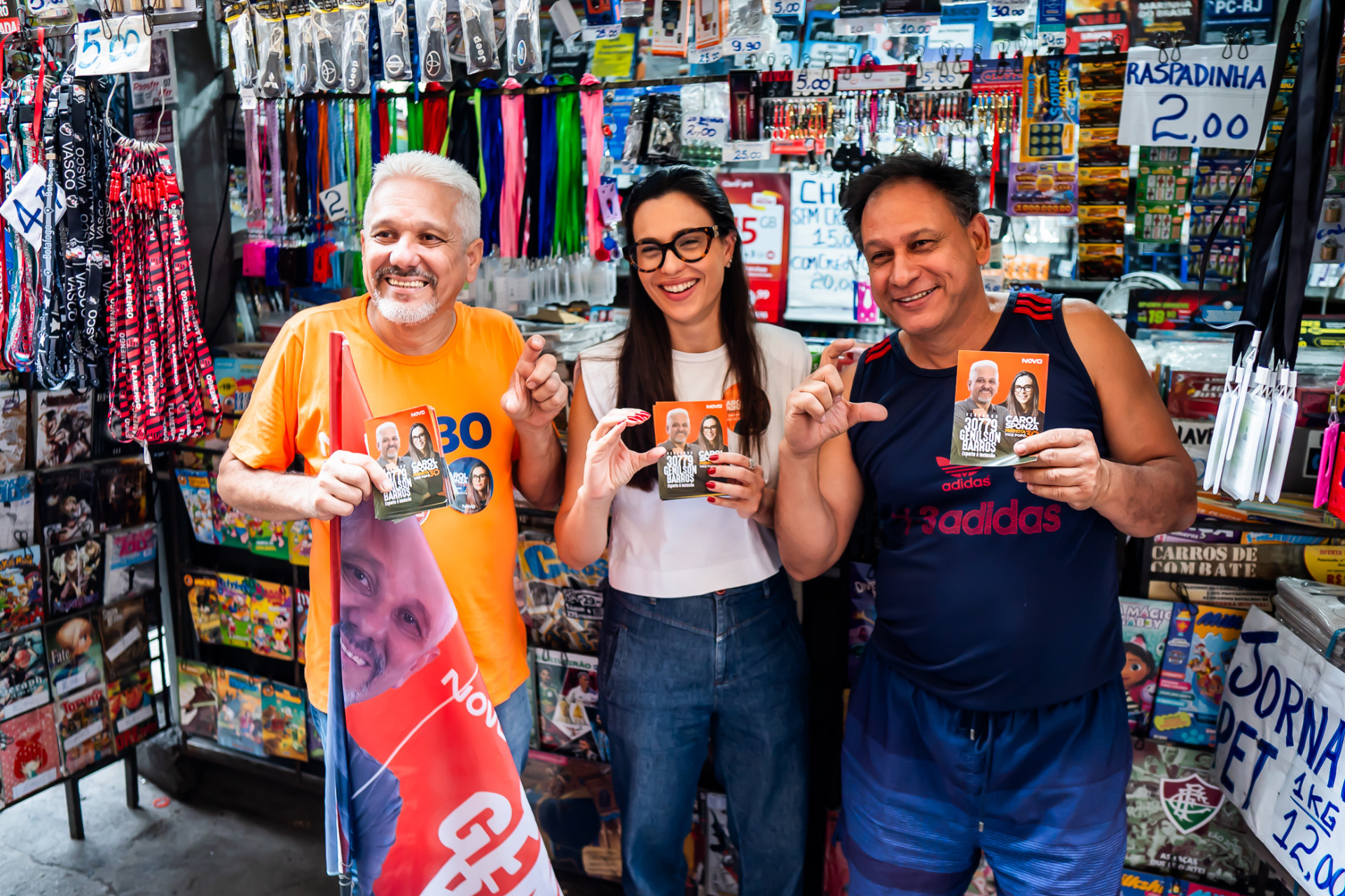 Carol Sponza faz campanha em Madureira, na Zona Norte do Rio, nesta segunda-feira (23)
 - Divulgação