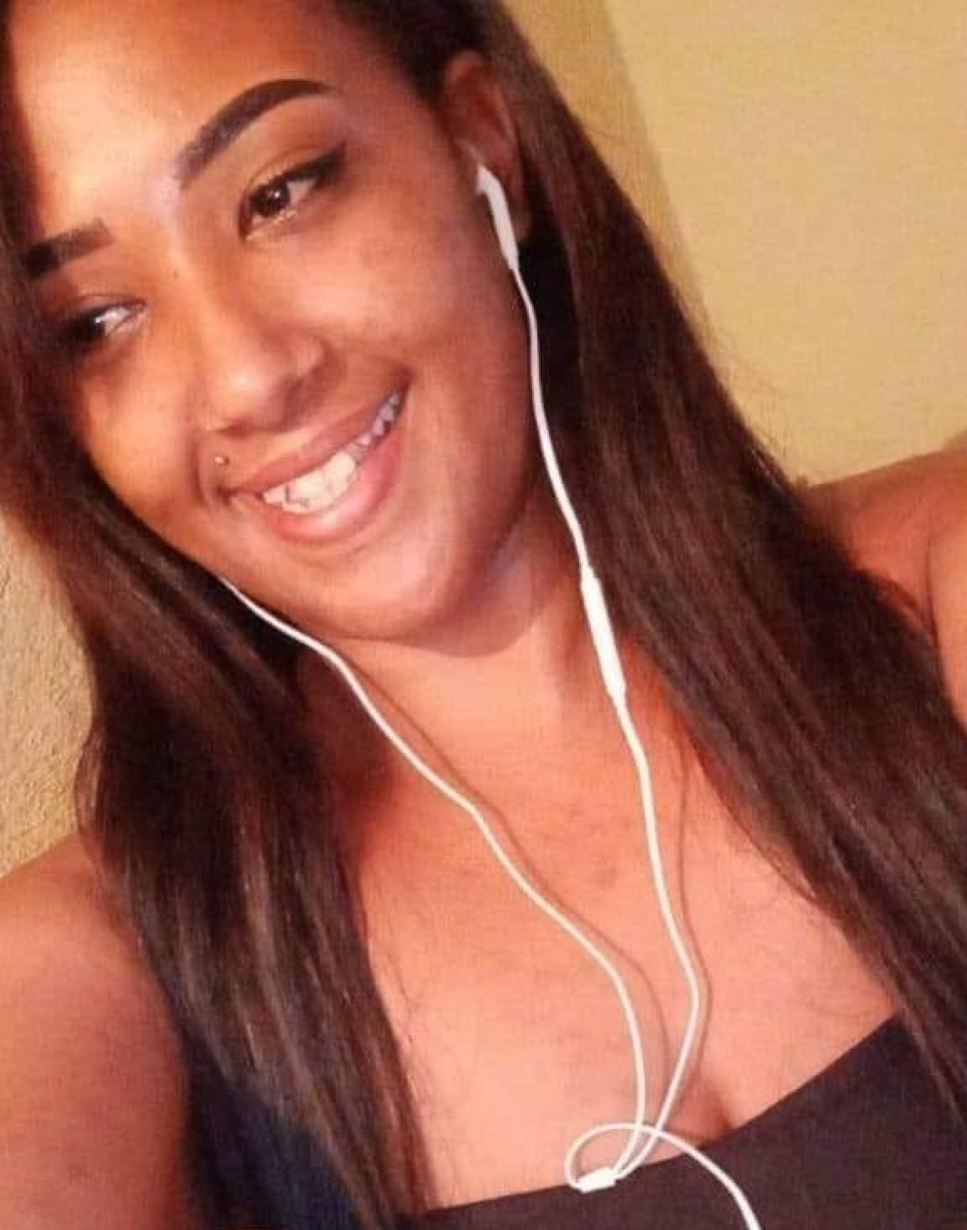 Rhayra de Lima foi encontrada no banheiro de uma kitnet no sábado (21)