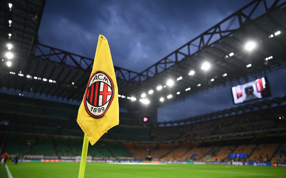 Bandeira do Milan no San Siro