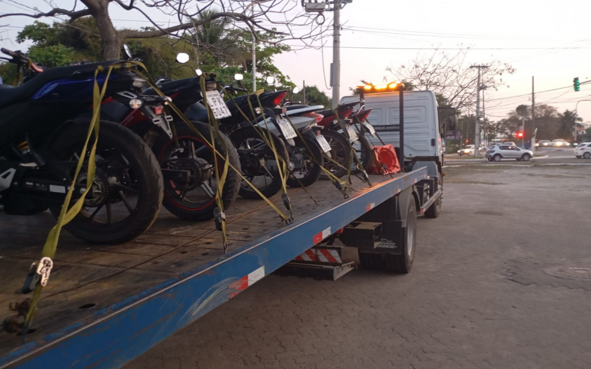 Agentes do 32º BPM durante operação de fiscalização no Lagomar, com foco em reduzir infrações e aumentar a segurança no trânsito