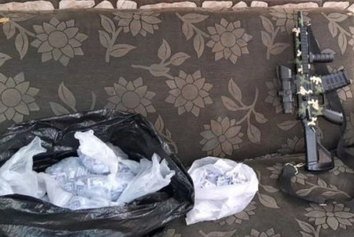 PM apreende réplica de fuzil e drogas após troca de tiros em Nilópolis